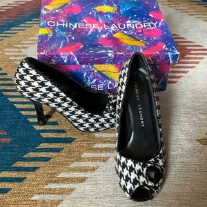 Chinese laundry “cutie” houndstooth heels